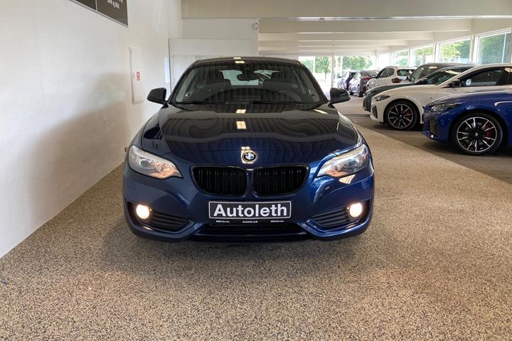 Blå BMW 220d fra 2016