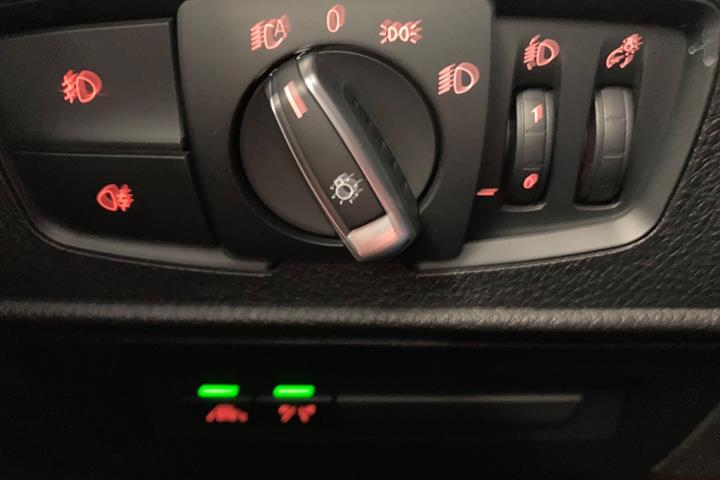 Blå BMW 220d fra 2016