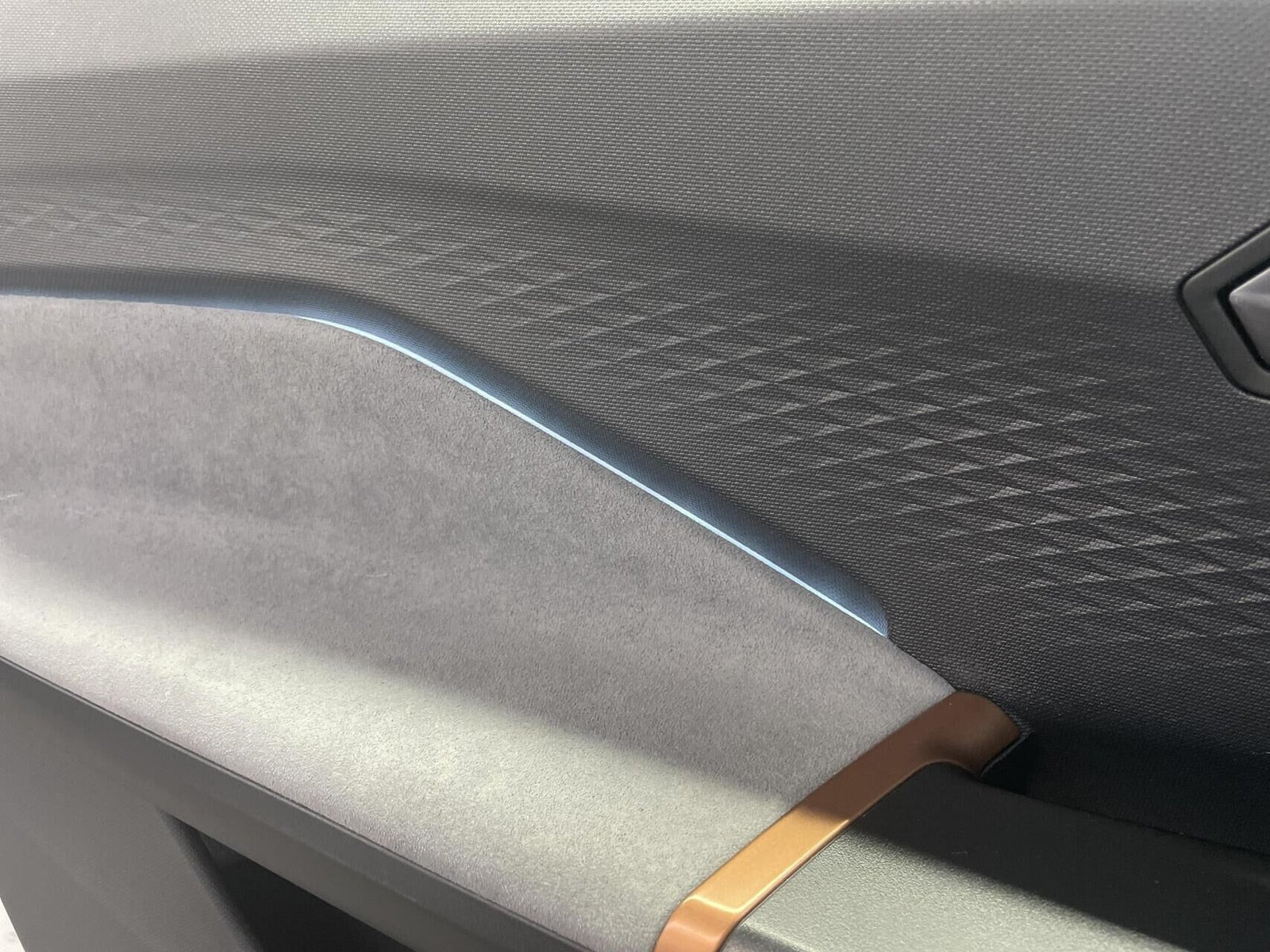 Grå Cupra Born fra 2024