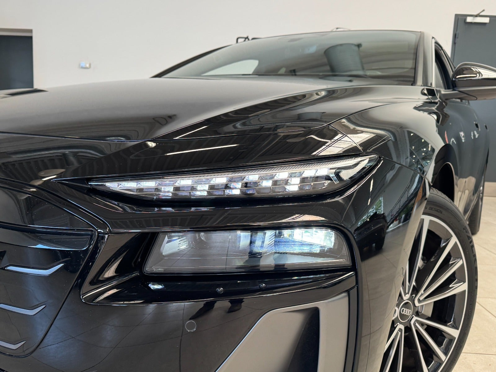 Sort Audi A6 e-tron fra 2025