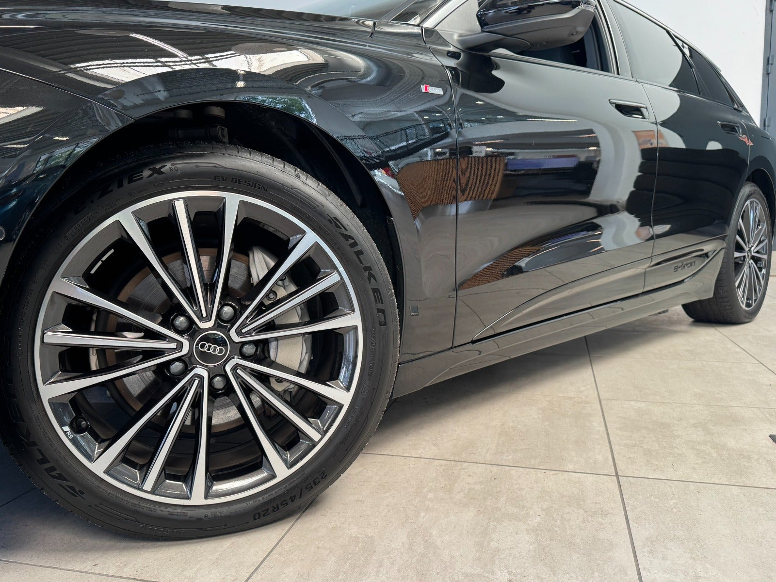 Sort Audi A6 e-tron fra 2025