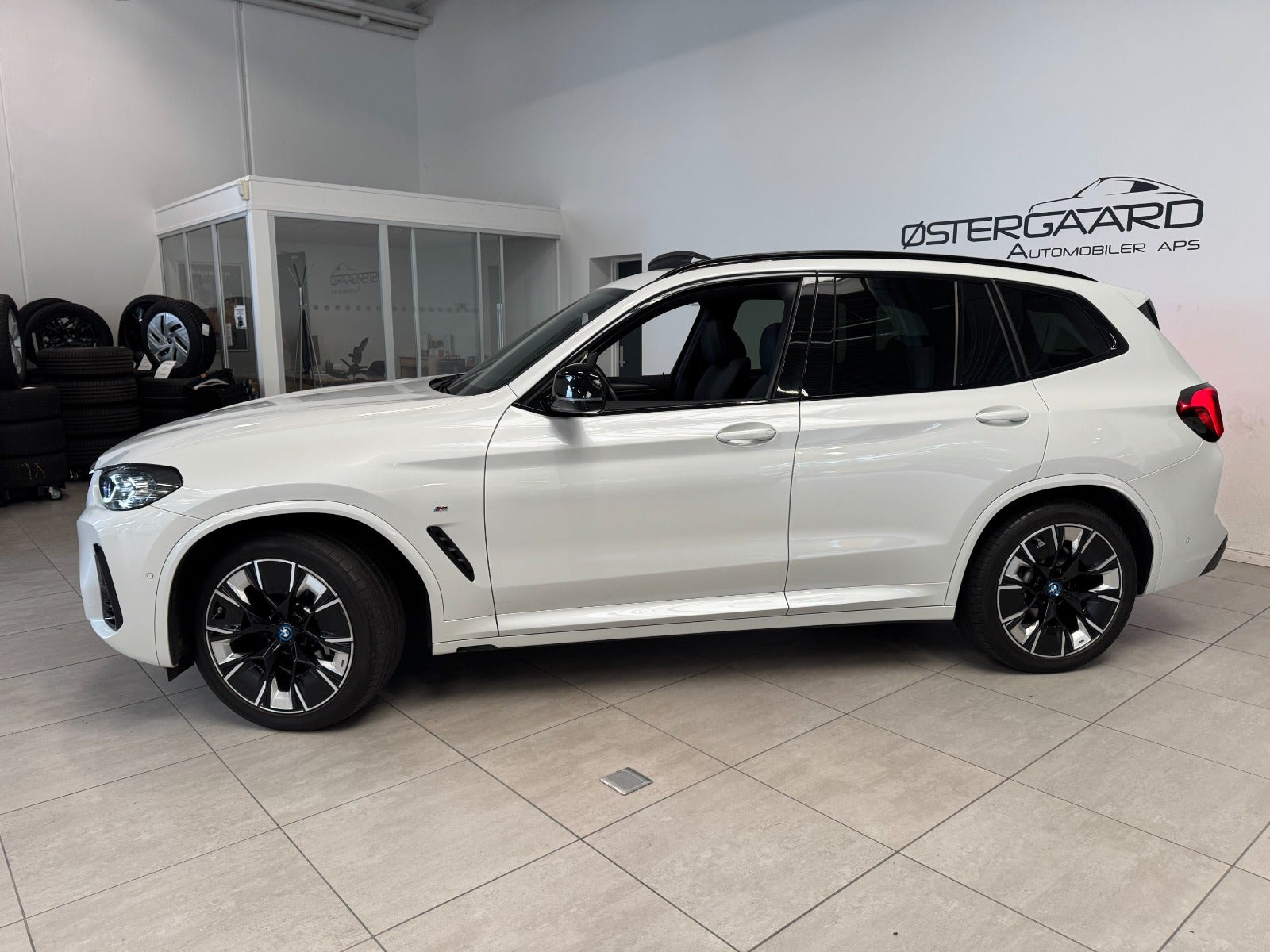 Hvid BMW iX3 fra 2024