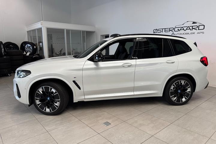 Hvid BMW iX3 fra 2024
