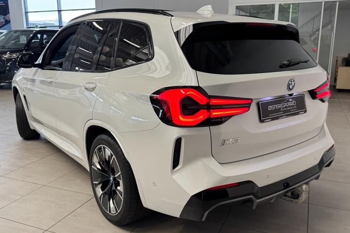 Hvid BMW iX3 fra 2024