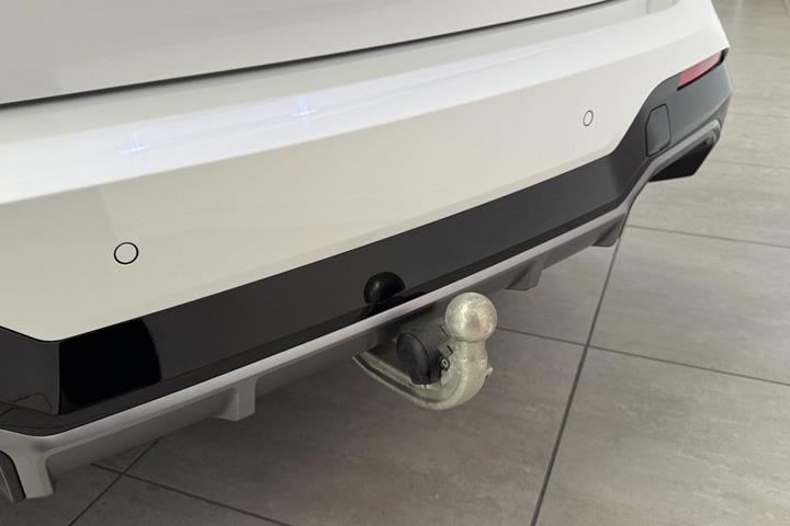 Hvid BMW iX3 fra 2024