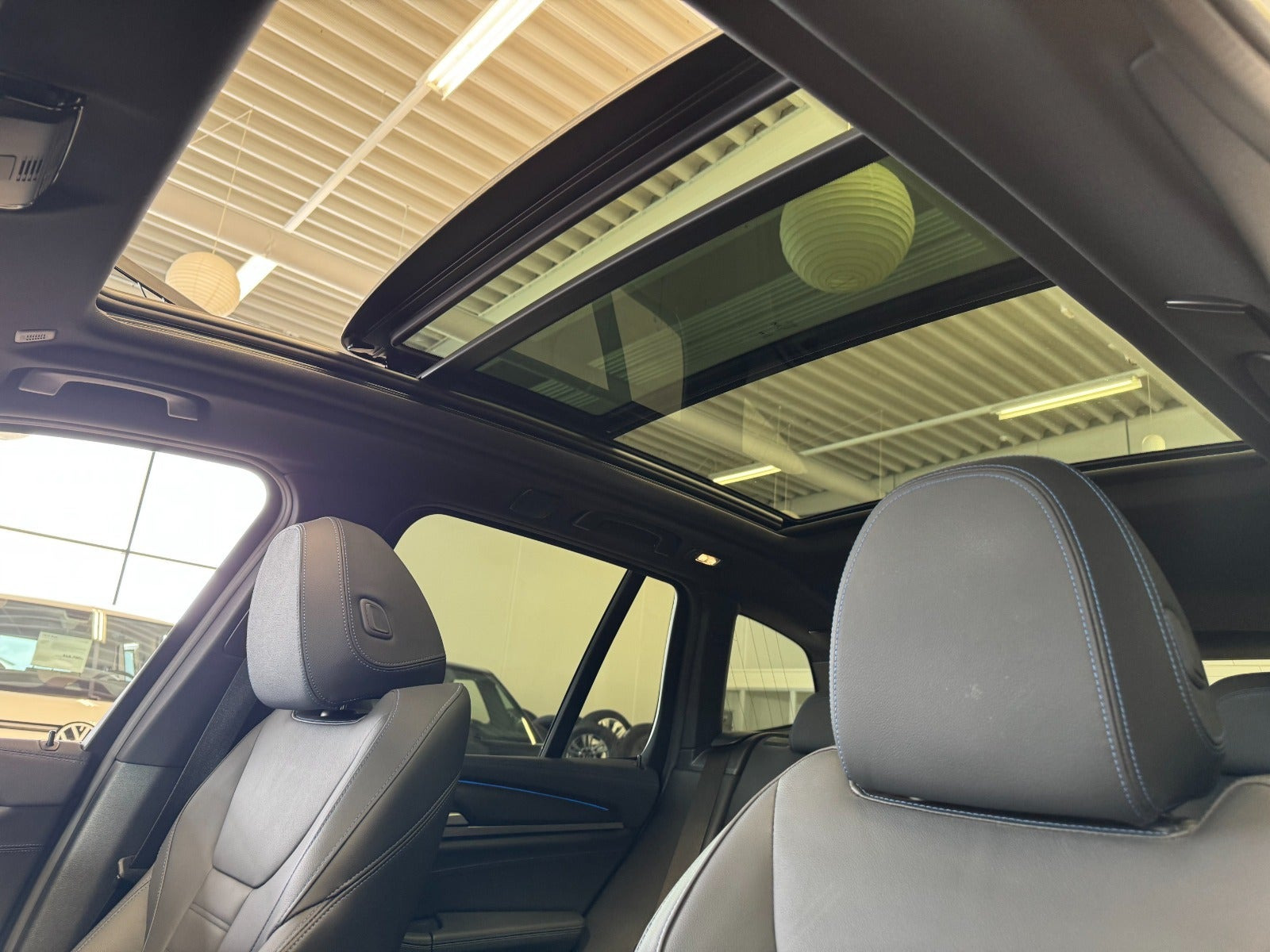 Hvid BMW iX3 fra 2024