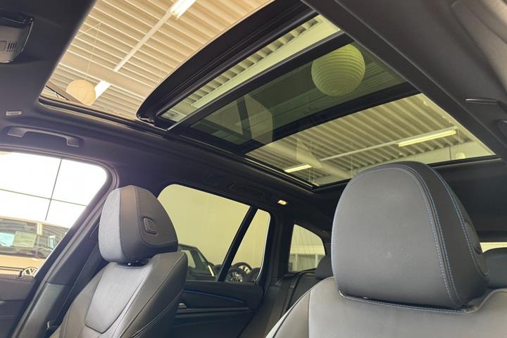 Hvid BMW iX3 fra 2024