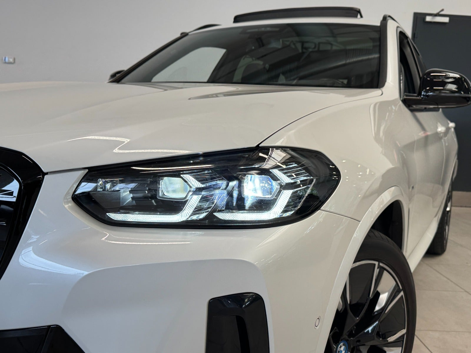 Hvid BMW iX3 fra 2024