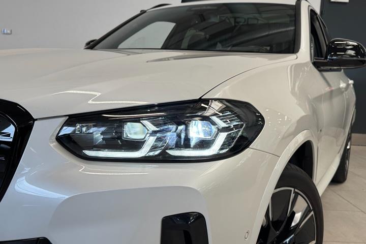 Hvid BMW iX3 fra 2024