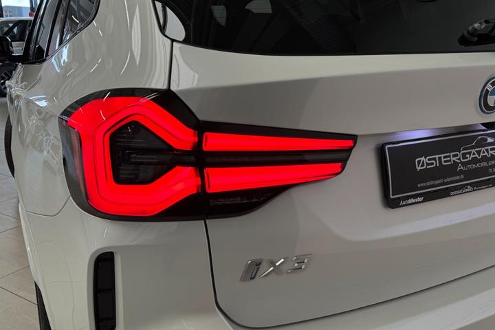 Hvid BMW iX3 fra 2024