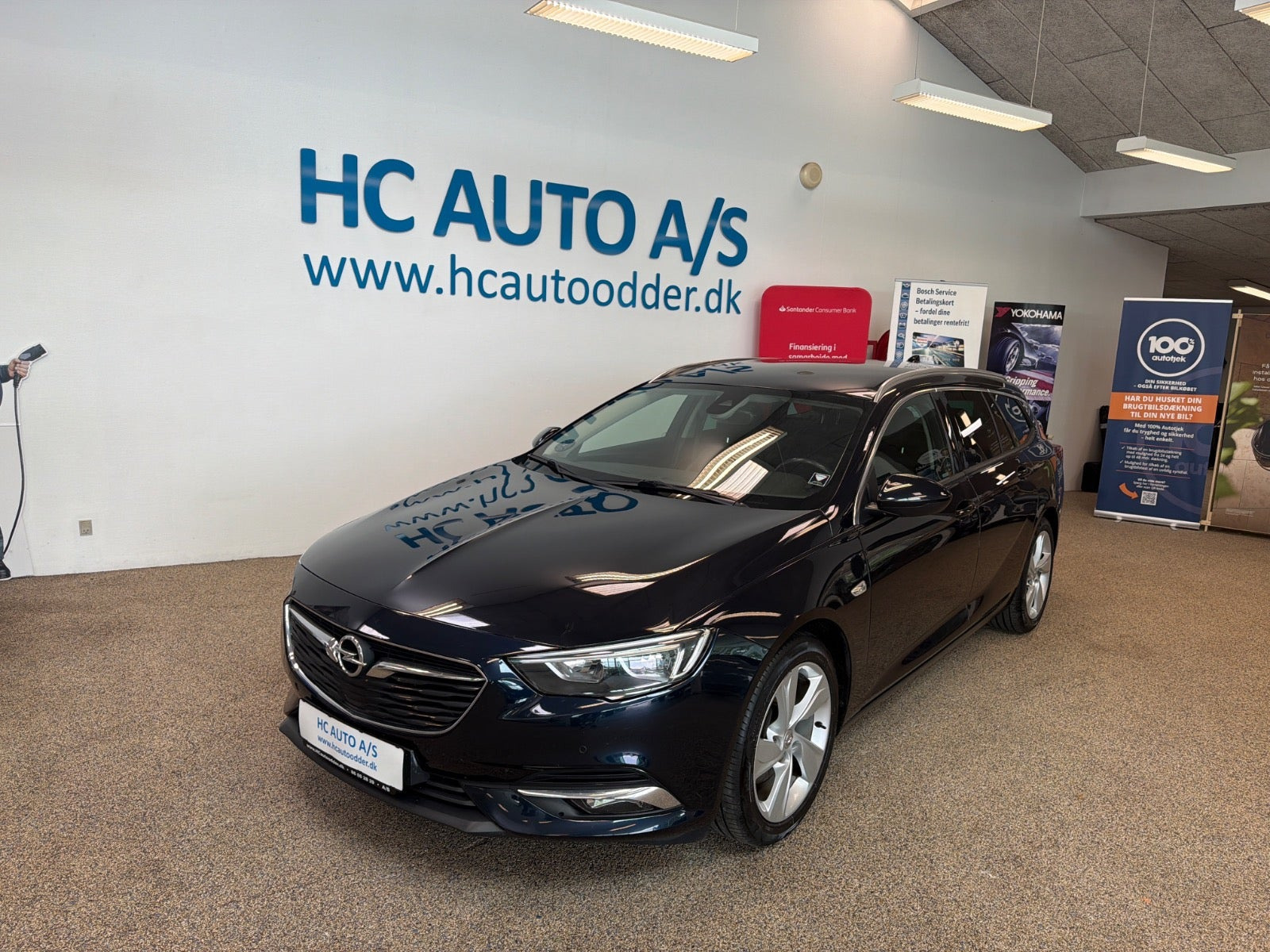 Blå Opel Insignia fra 2018