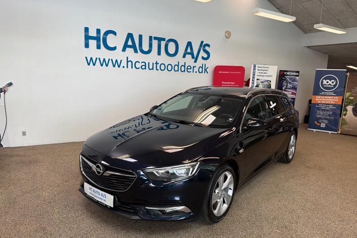 Blå Opel Insignia fra 2018