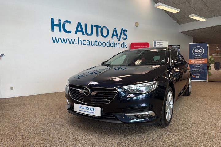 Blå Opel Insignia fra 2018