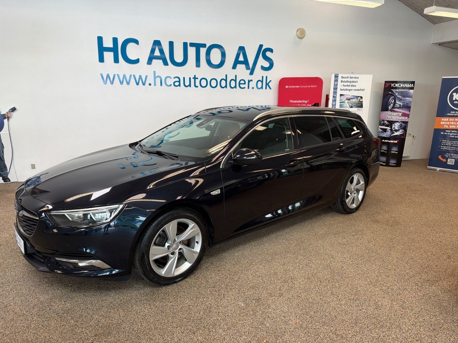 Blå Opel Insignia fra 2018