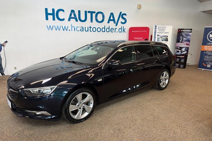 Blå Opel Insignia fra 2018