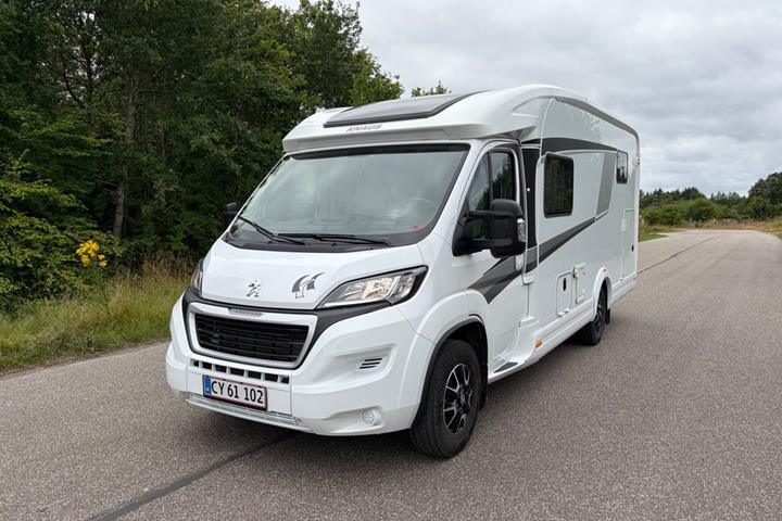 Hvid Peugeot Knaus fra 2021