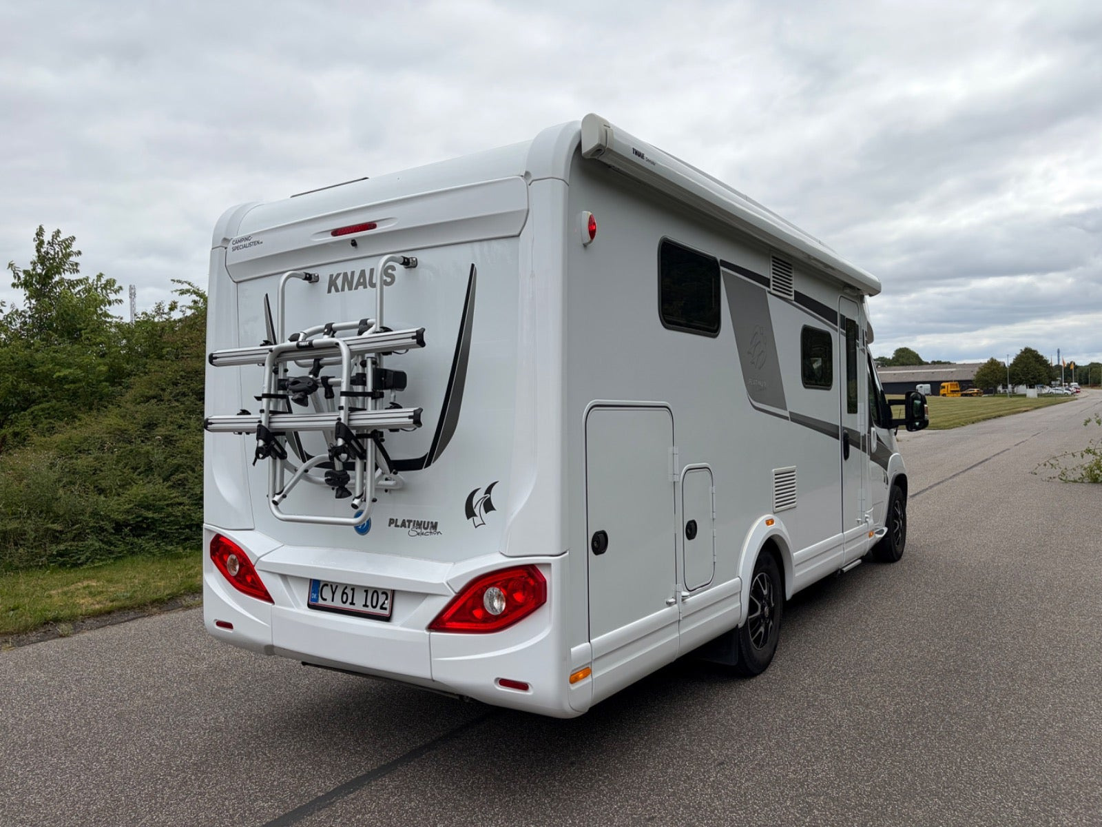 Hvid Peugeot Knaus fra 2021