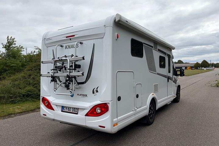 Hvid Peugeot Knaus fra 2021
