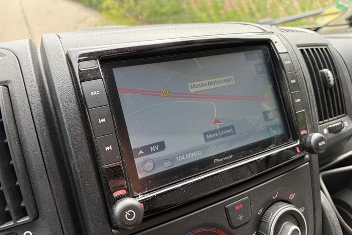 Hvid Peugeot Knaus fra 2021
