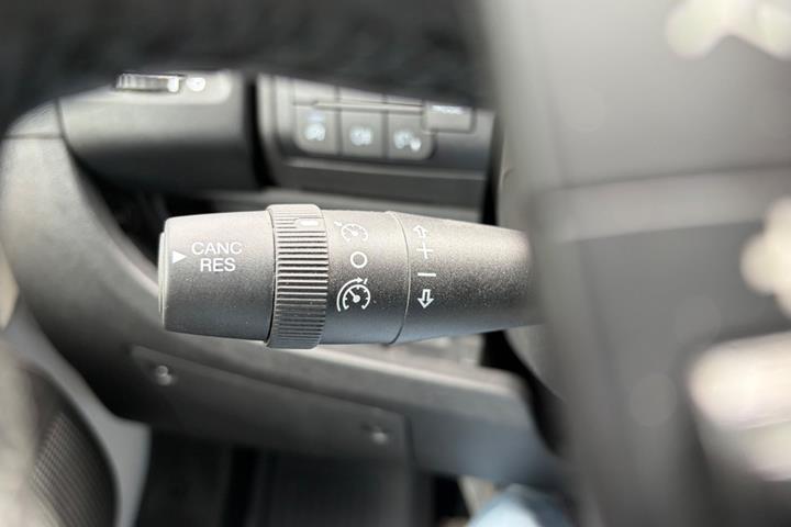 Hvid Peugeot Knaus fra 2021