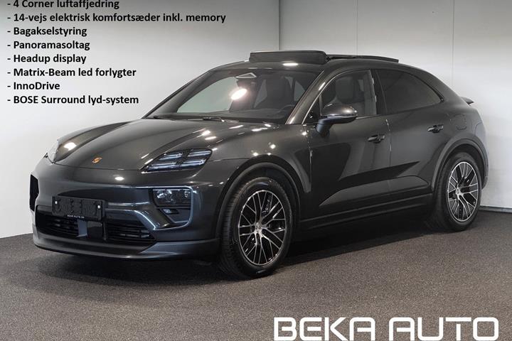 Sort Porsche Macan 4 fra 2025