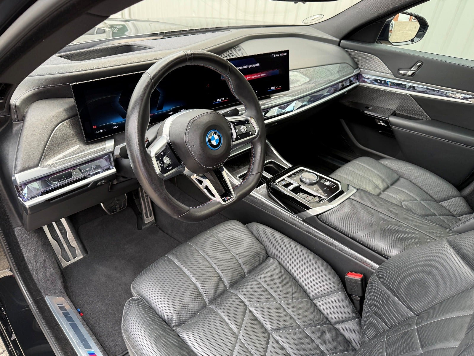 Sort BMW i7 fra 2024