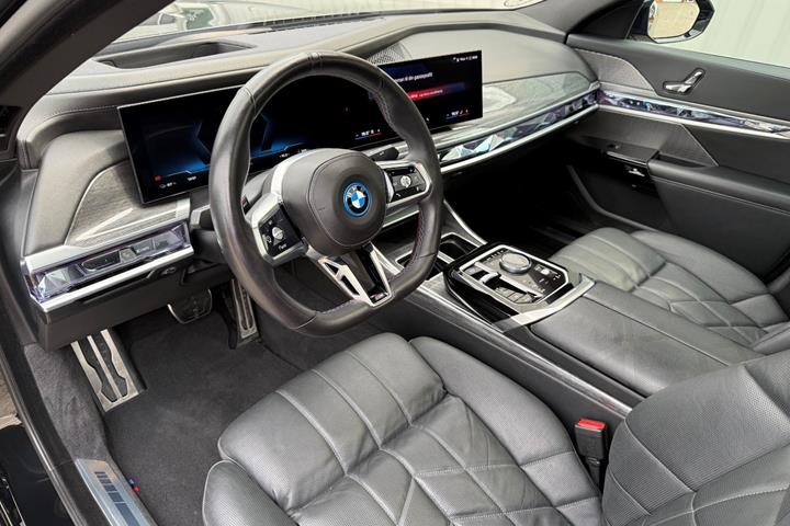 Sort BMW i7 fra 2024