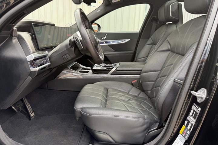 Sort BMW i7 fra 2024
