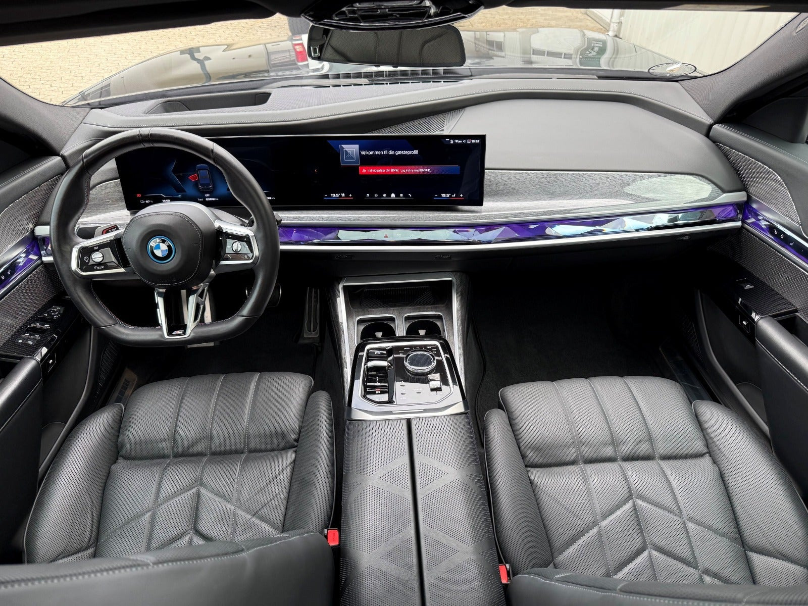 Sort BMW i7 fra 2024