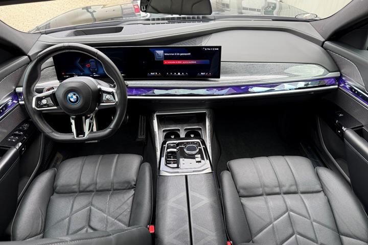 Sort BMW i7 fra 2024