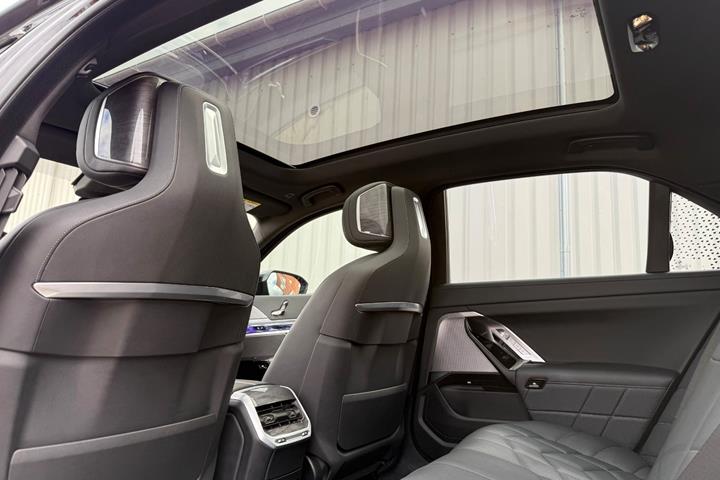 Sort BMW i7 fra 2024