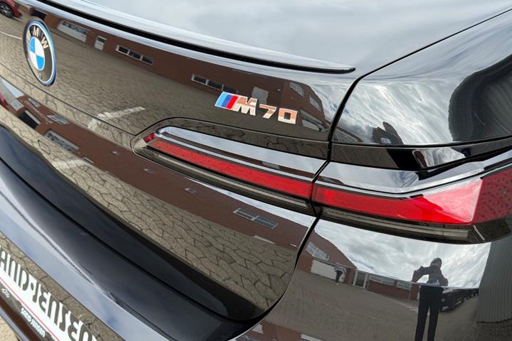 Sort BMW i7 fra 2024