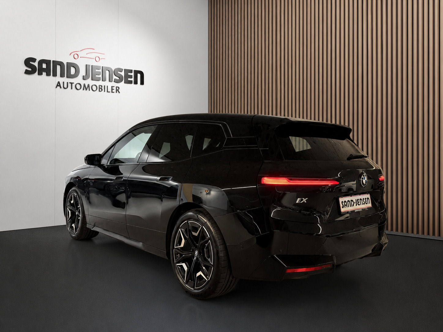 Sort BMW iX fra 2024
