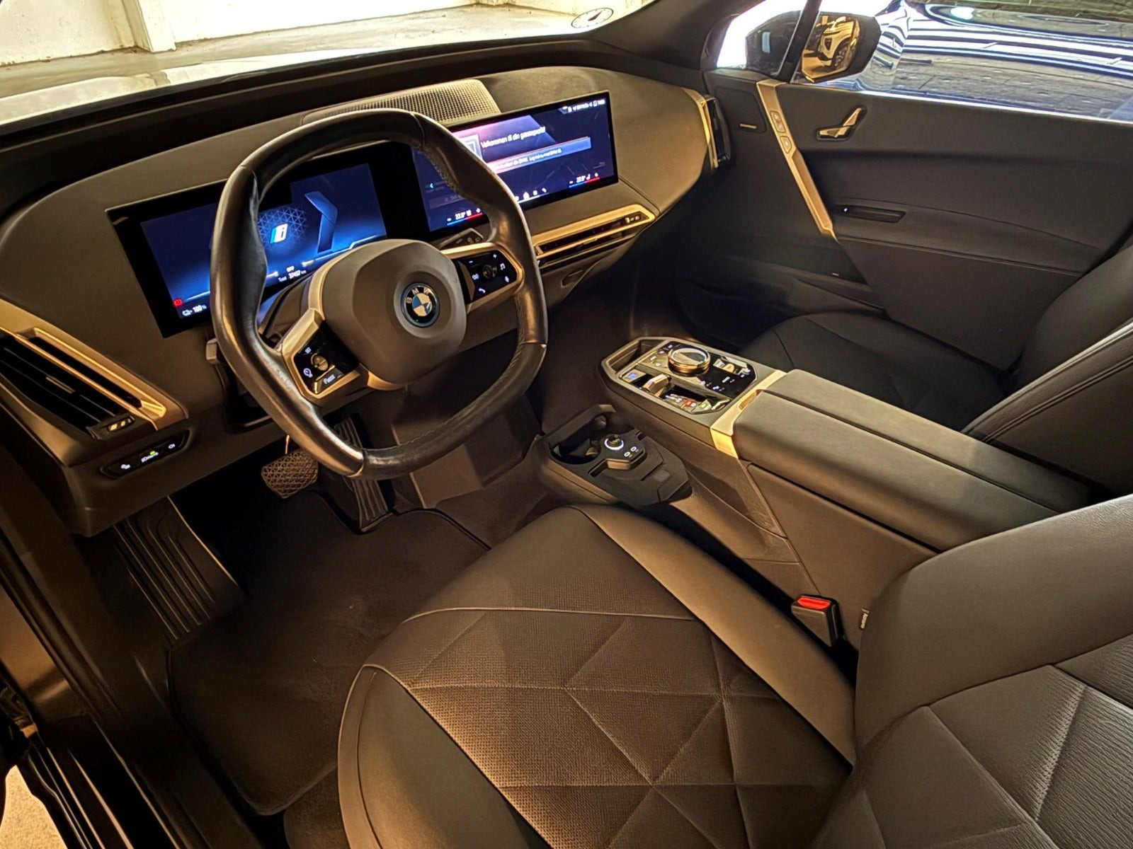 Sort BMW iX fra 2024