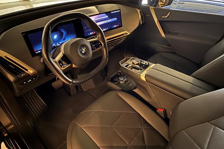 Sort BMW iX fra 2024