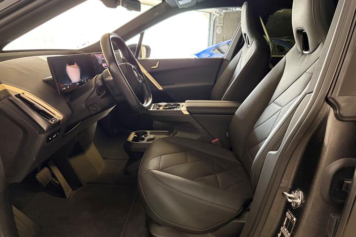 Sort BMW iX fra 2024