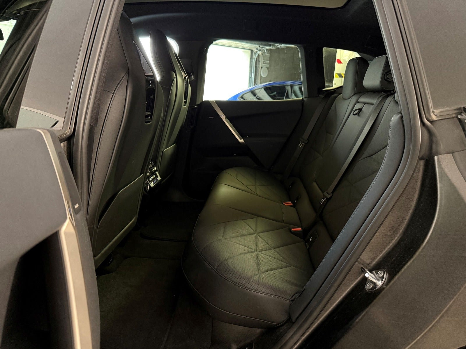 Sort BMW iX fra 2024