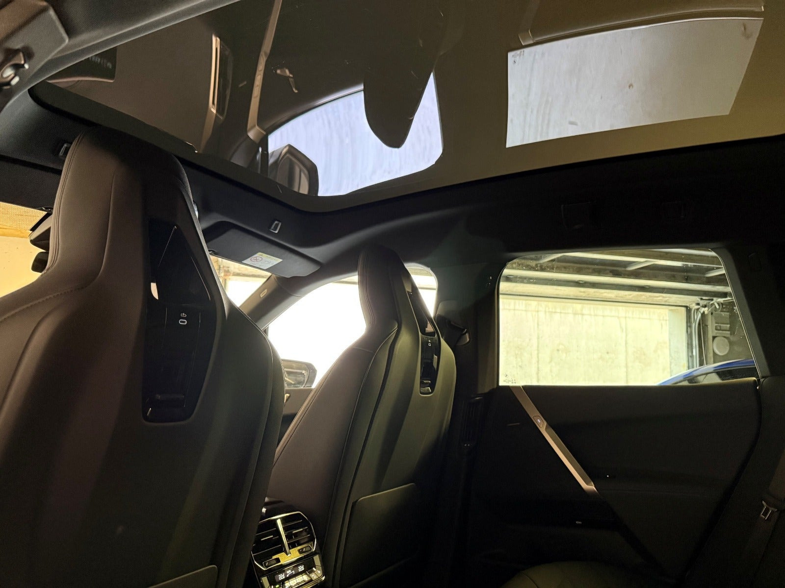 Sort BMW iX fra 2024