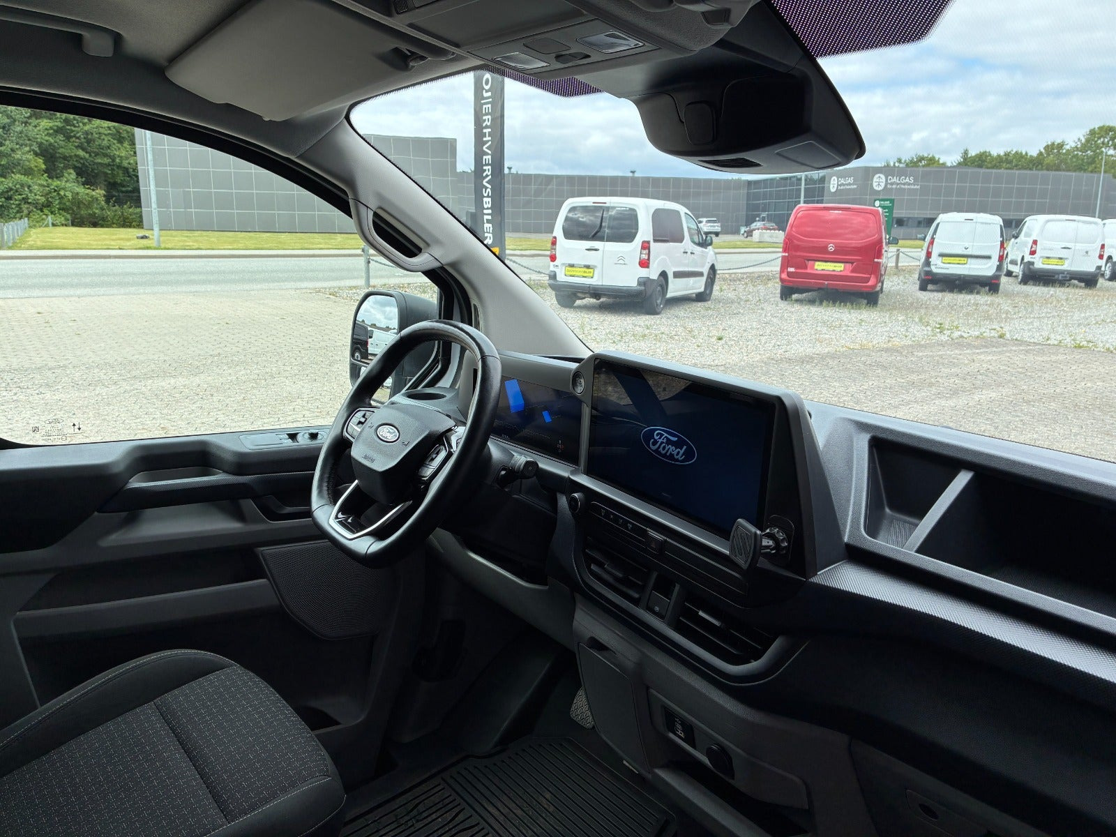 Hvid Ford Transit Custom 320 L2 fra 2025