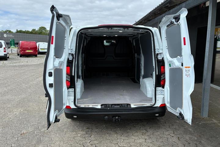 Hvid Ford Transit Custom 320 L2 fra 2025