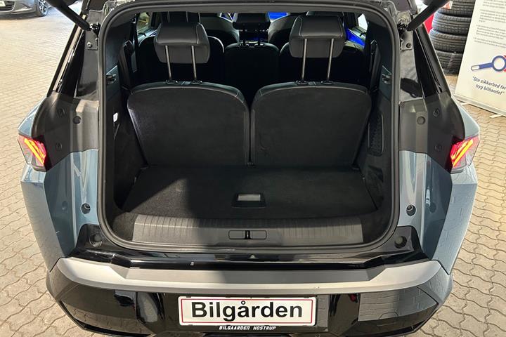 Blå Peugeot e-5008 fra 2025