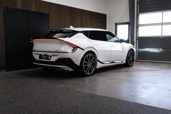 Hvid Kia EV6 fra 2024