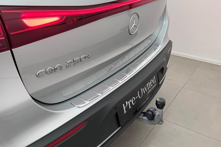 Sølv Mercedes EQA250+ fra 2026