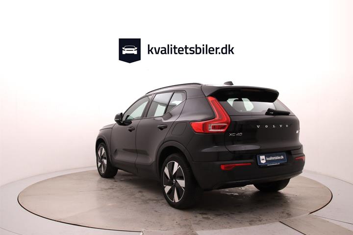 Sort Volvo XC40 fra 2023