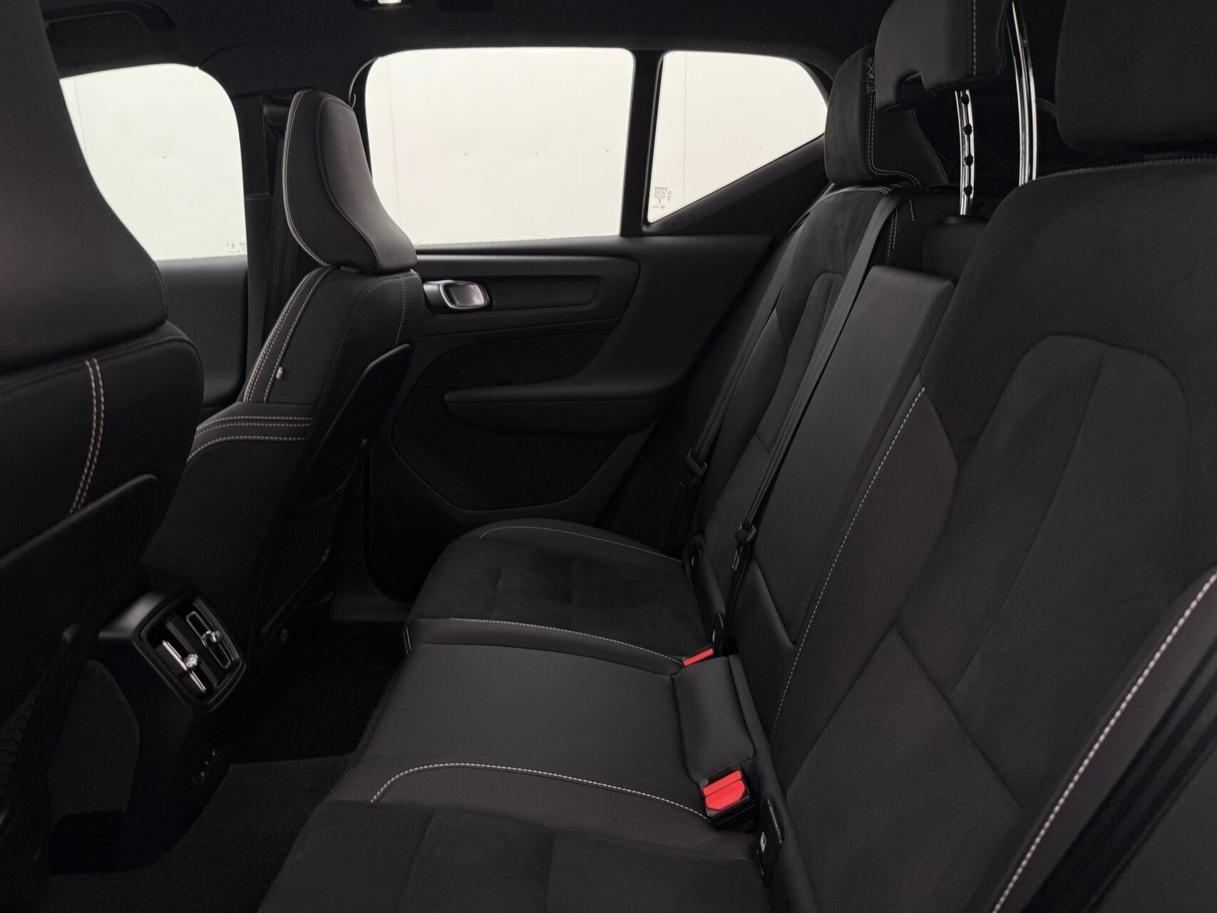 Sort Volvo XC40 fra 2023