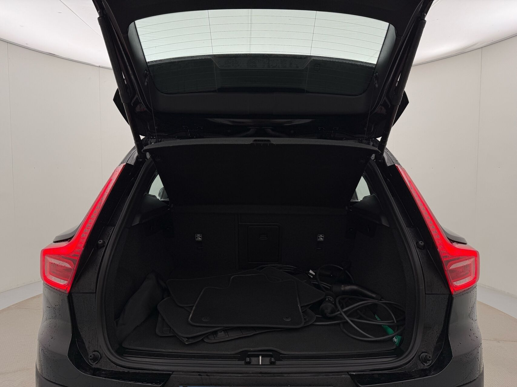 Sort Volvo XC40 fra 2023