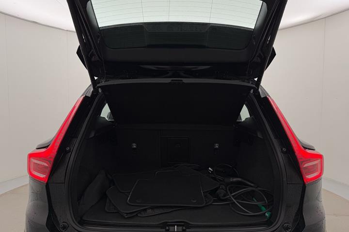Sort Volvo XC40 fra 2023