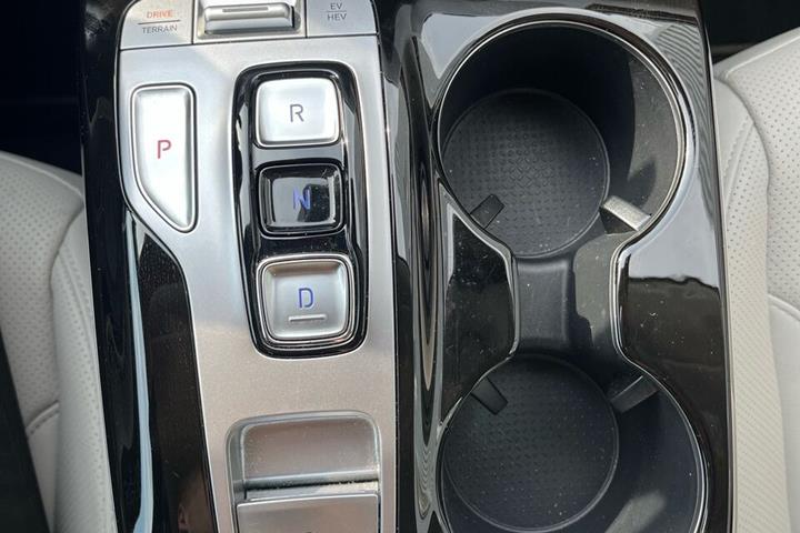 Grå Hyundai Tucson fra 2022