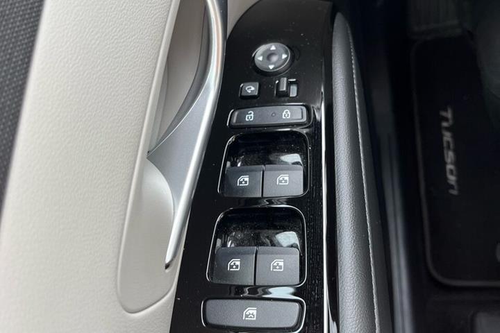 Grå Hyundai Tucson fra 2022