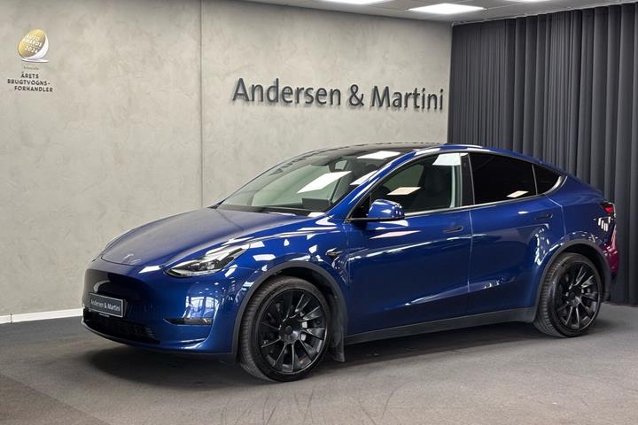 Blå Tesla Model Y fra 2021